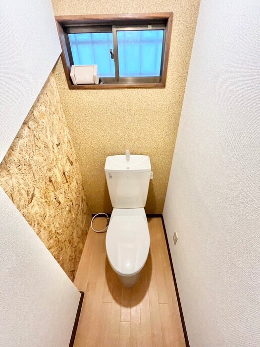 行田市谷郷1丁目戸建のトイレ