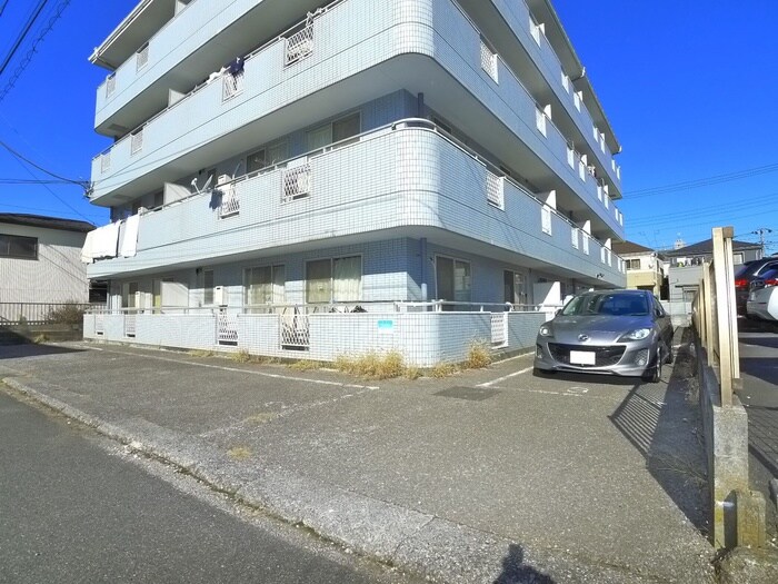 物件外観写真2　(駐車場)