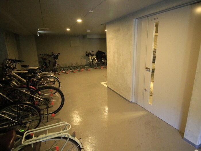 物件外観写真6　(駐輪場)