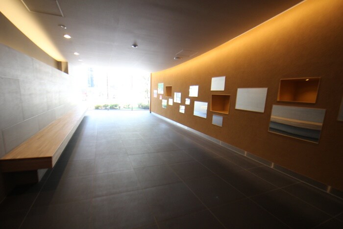 物件外観写真2　(エントランス部分)