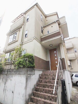 三階建て一軒家外観写真