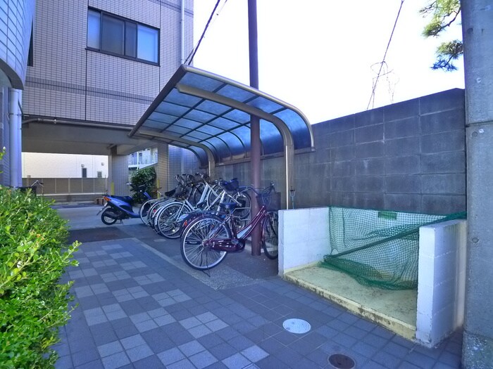 物件外観写真6　(駐輪場)