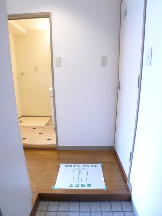 物件内観写真18　(玄関)