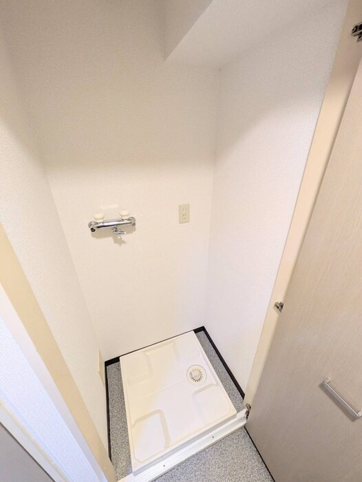 物件内観写真11　(洗濯機置場)