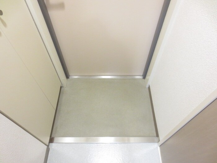 物件内観写真16　(玄関)