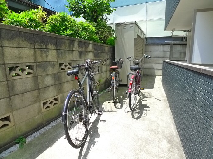 物件外観写真5　(駐輪場)