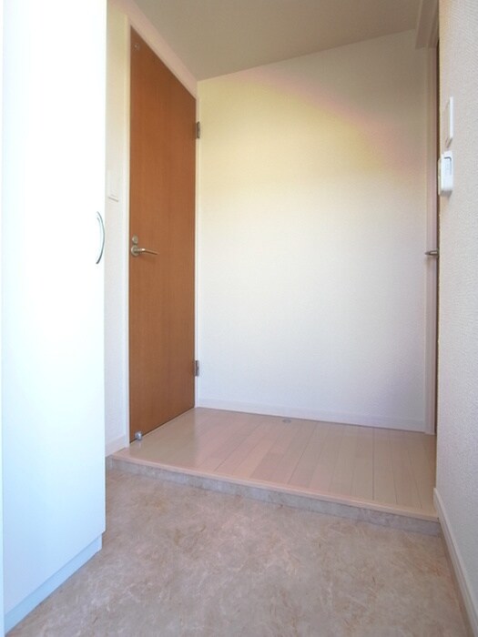 物件内観写真16　(玄関)