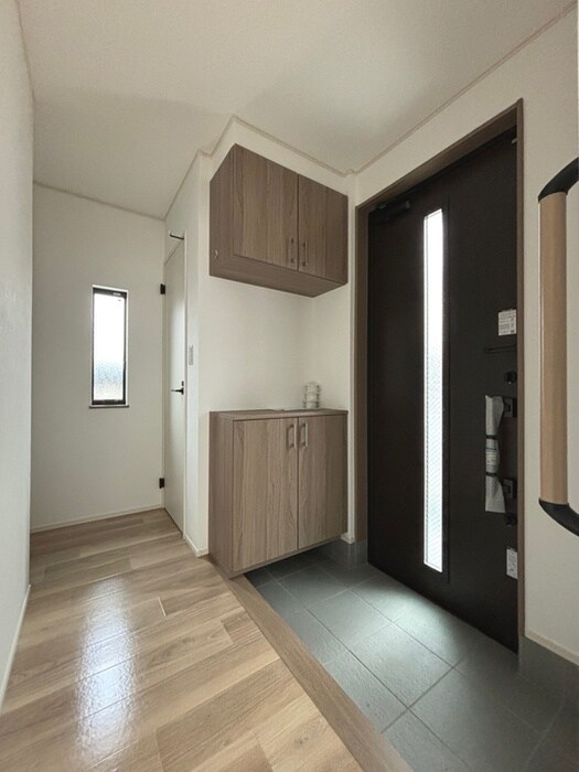 三室戸建Hの玄関