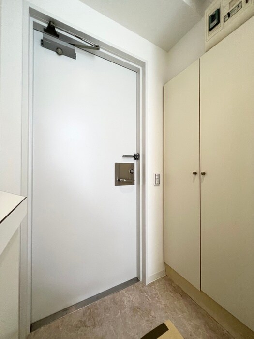 物件内観写真11　(玄関)