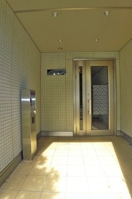 物件外観写真6　(エントランス部分)