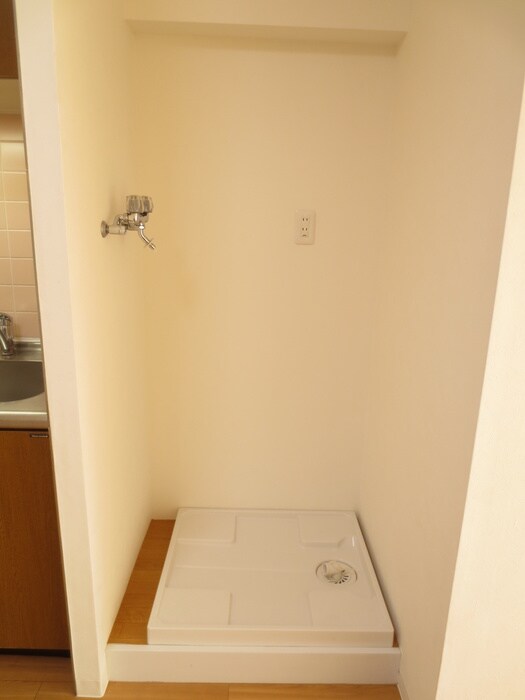 物件内観写真11　(洗濯機置場)