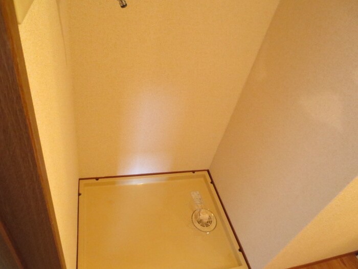 物件内観写真16　(洗濯機置場)