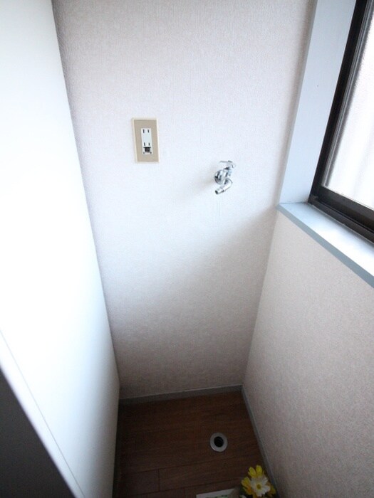 物件内観写真13　(洗濯機置場)