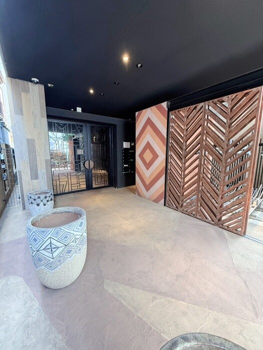 物件外観写真5　(エントランス部分)