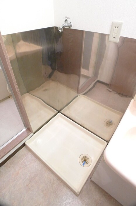 物件内観写真17　(洗濯機置場)