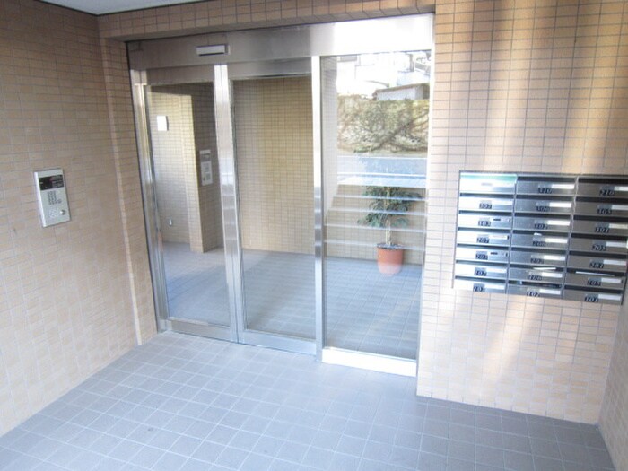 物件外観写真2　(エントランス部分)