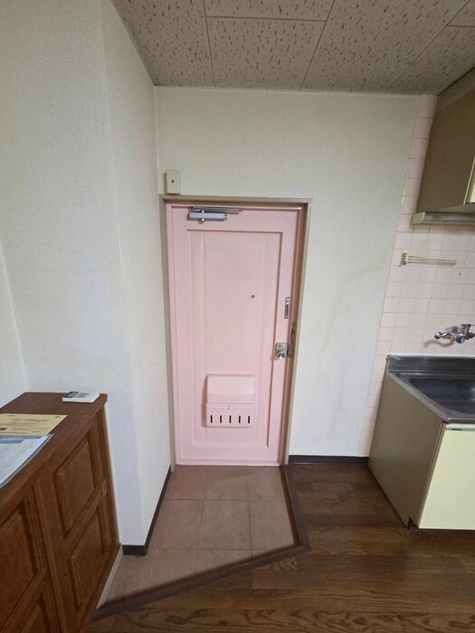 物件内観写真7　(玄関)