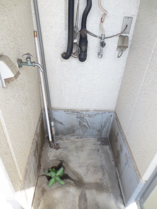 物件内観写真12　(洗濯機置場)