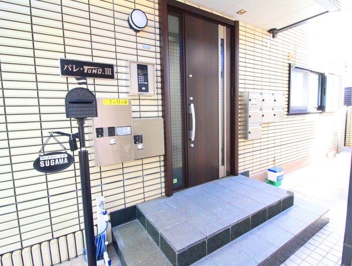 物件外観写真2　(エントランス部分)