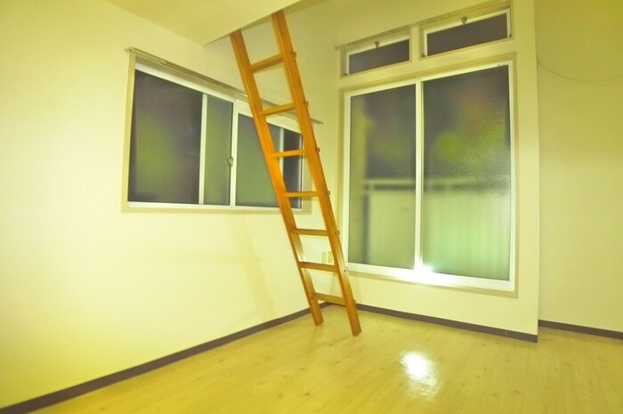 物件内観写真7　(室内からの展望)