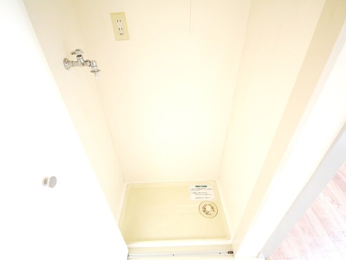 物件内観写真13　(洗濯機置場)