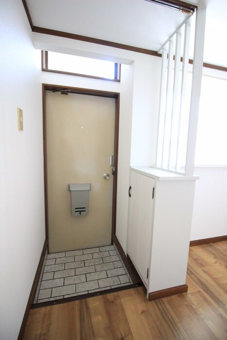 物件内観写真10　(玄関)