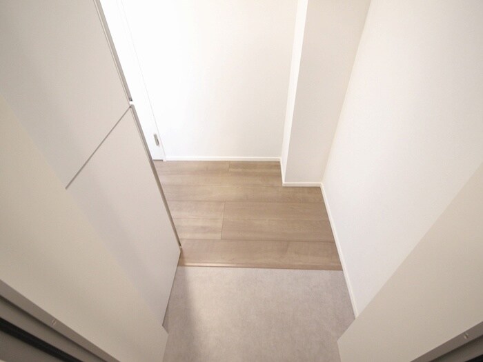 物件内観写真16　(玄関)