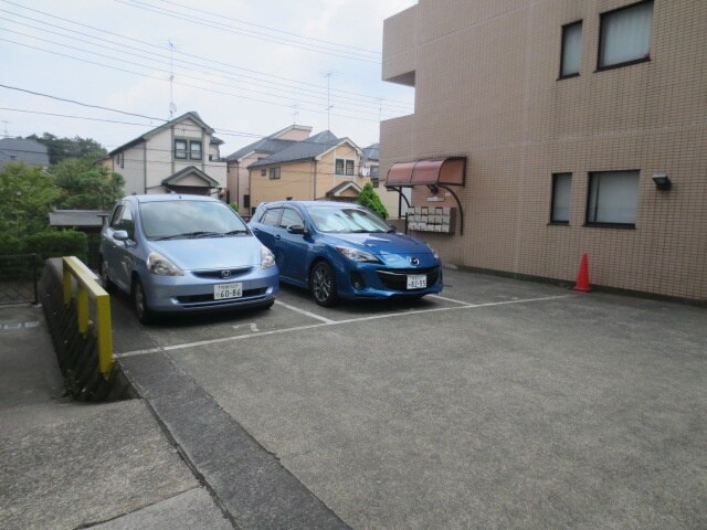 物件外観写真2　(駐車場)