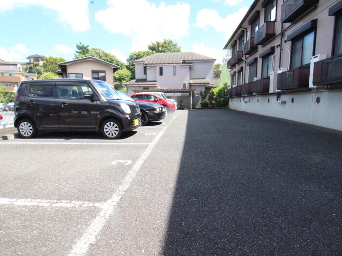 物件外観写真2　(駐車場)