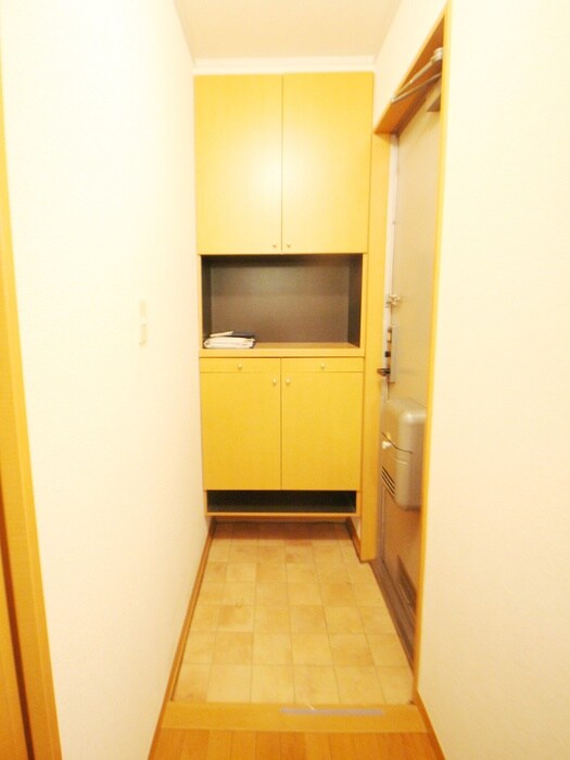 物件内観写真16　(玄関)