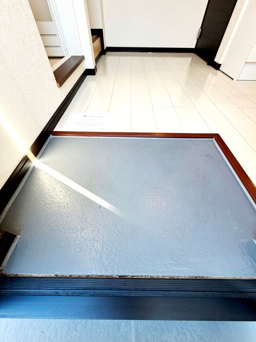 物件内観写真16　(玄関)