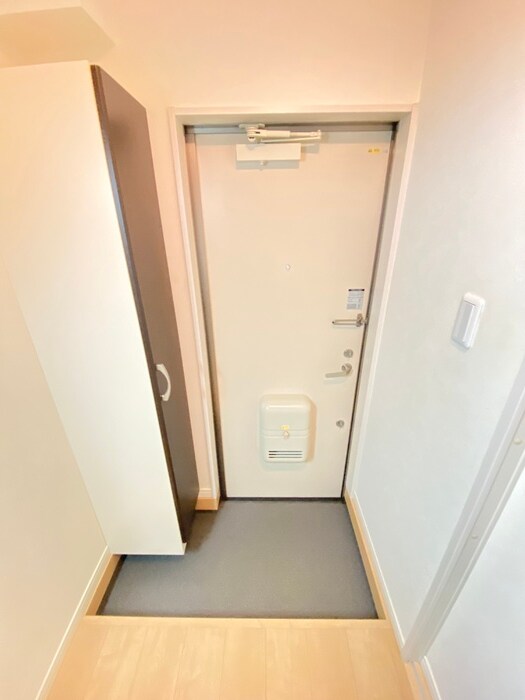 物件内観写真8　(玄関)