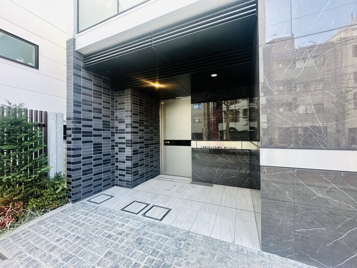 物件外観写真2　(エントランス部分)