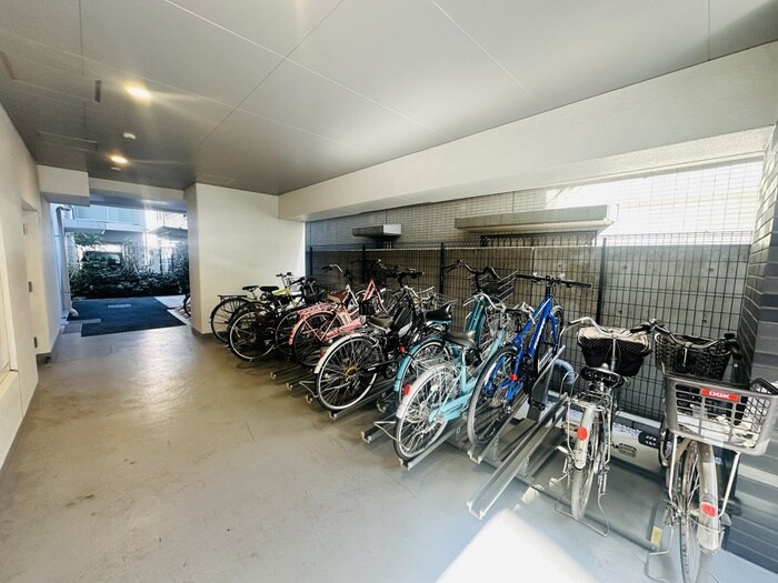 物件外観写真5　(駐輪場)