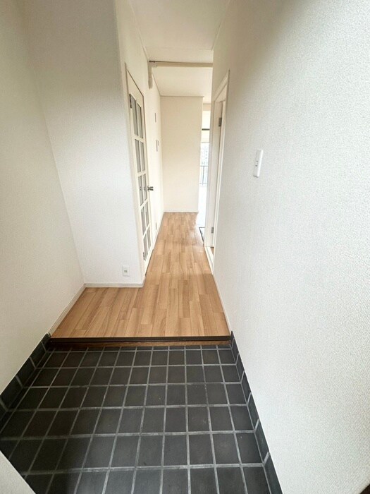物件内観写真5　(玄関)