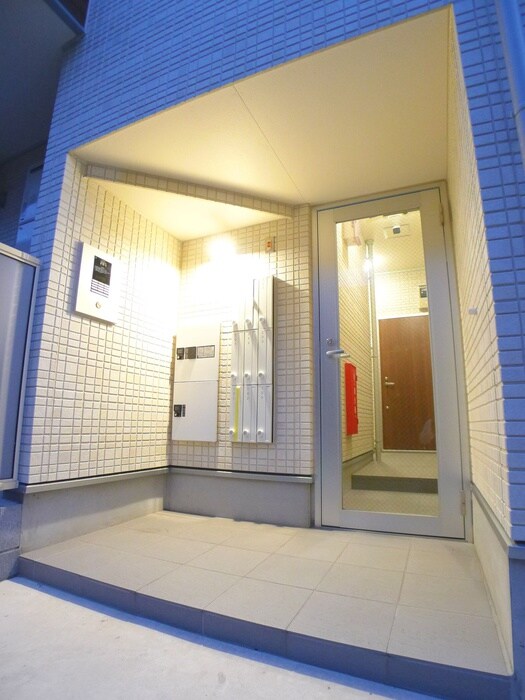 物件外観写真4　(エントランス部分)