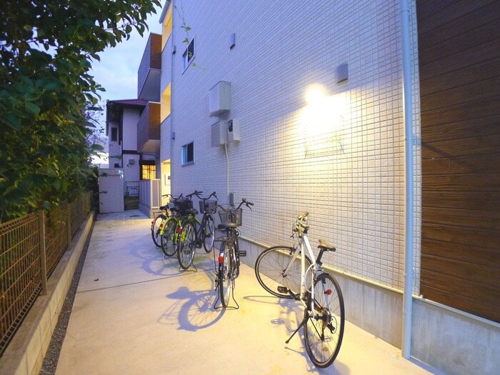 物件外観写真5　(駐輪場)