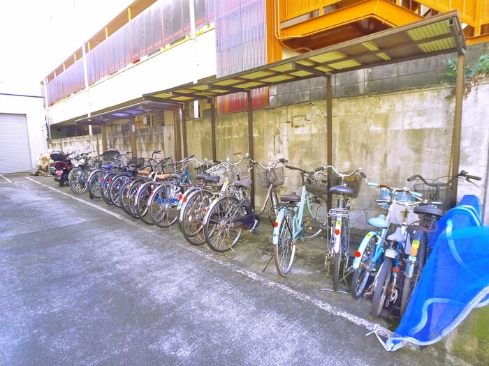 物件外観写真2　(駐輪場)