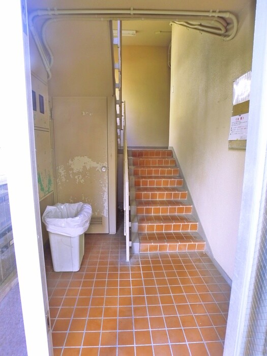 物件外観写真6　(エントランス部分)