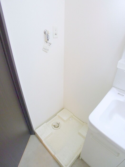 物件内観写真16　(洗濯機置場)