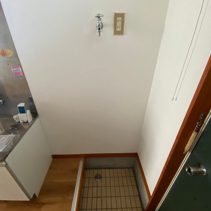 物件内観写真14　(洗濯機置場)