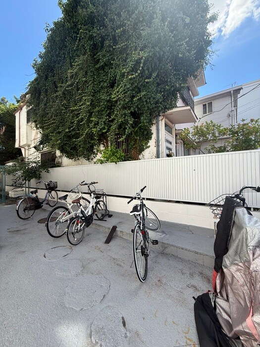 物件外観写真5　(駐輪場)