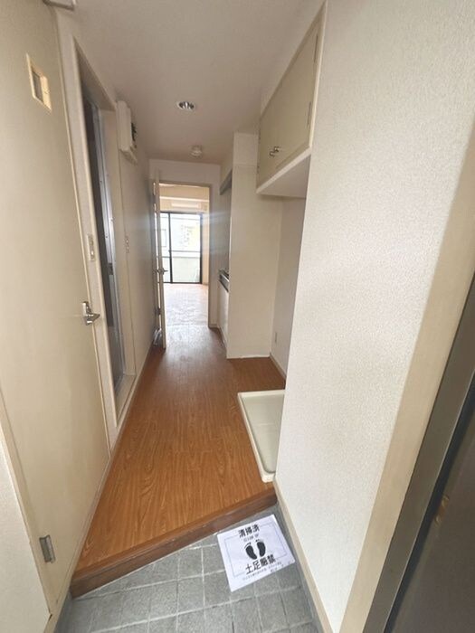 物件内観写真10　(玄関)