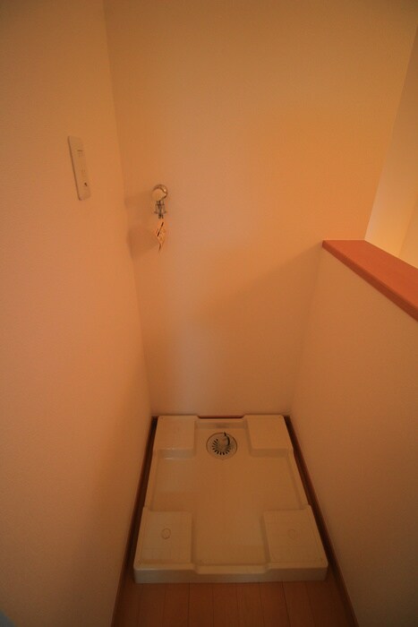 物件内観写真16　(洗濯機置場)