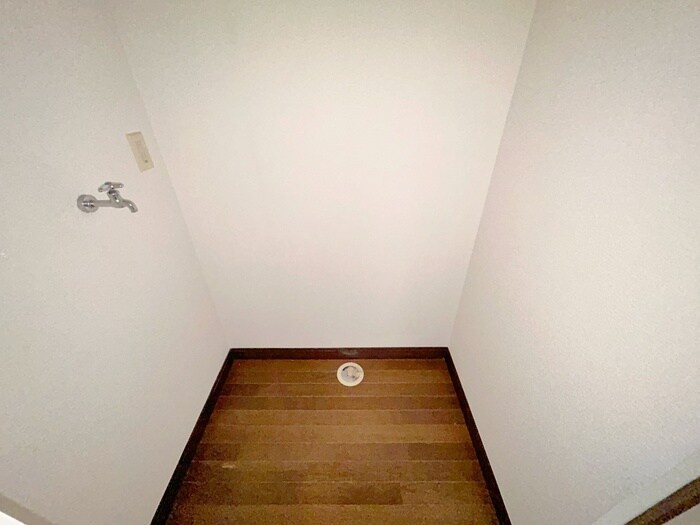 物件内観写真15　(洗濯機置場)