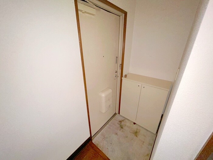 物件内観写真16　(玄関)