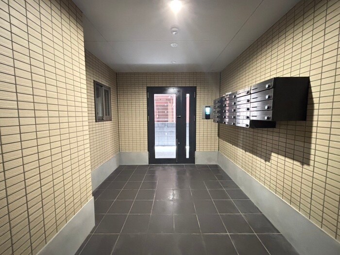 物件外観写真5　(エントランス部分)