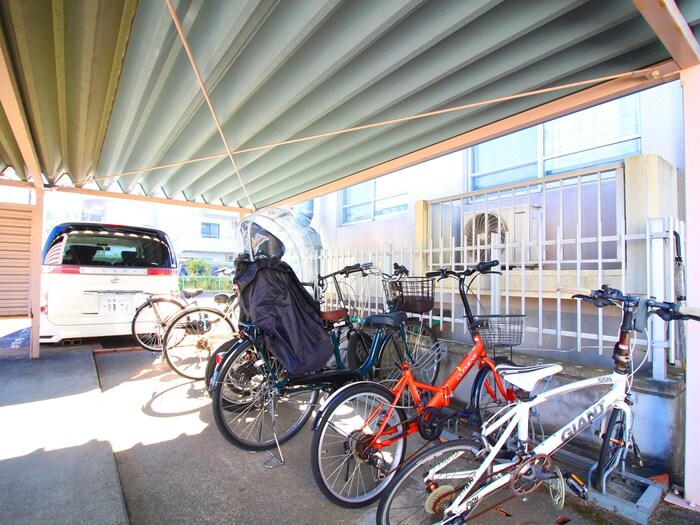 物件外観写真3　(駐輪場)