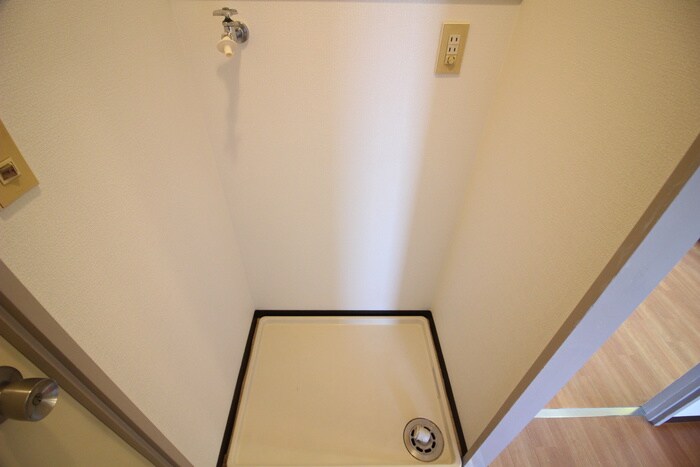 物件内観写真14　(洗濯機置場)