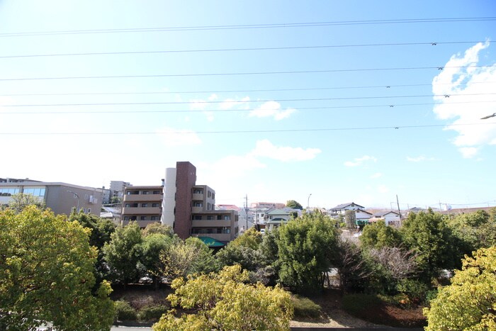 物件内観写真16　(室内からの展望)